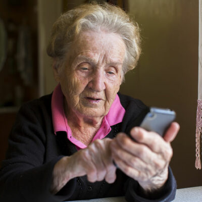 4 popular senior cell phone plan providers